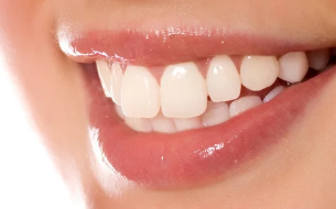 荆州第三人民医院口腔科美容冠牙齿矫正和烤瓷牙的区别