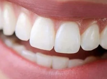 大连博大口腔<font color=red>烤瓷牙矫正</font>术 让你的牙齿美观、健康、稳定