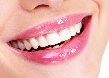 武汉哪里<font color=red>种植牙齿</font>好 优益佳口腔美容整形帮你恢复健康牙齿
