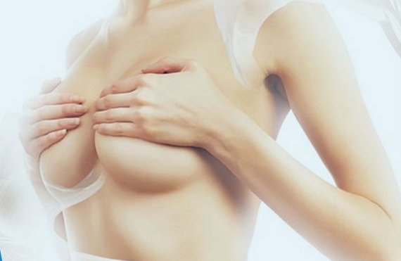 北京艾玛整形医院假体隆胸修复手术 李方奇专家经验丰富