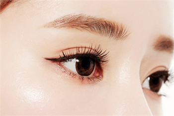 广州艾美割双眼皮图片 割双眼皮手术价格表 预约美眼专家